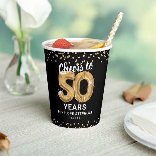 モダンな50歳の誕生日パーティーに乾杯 紙コップ (インサイチュ)