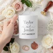モダンな「新婚」結婚式のミニマリスト ジャンボコーヒーマグカップ