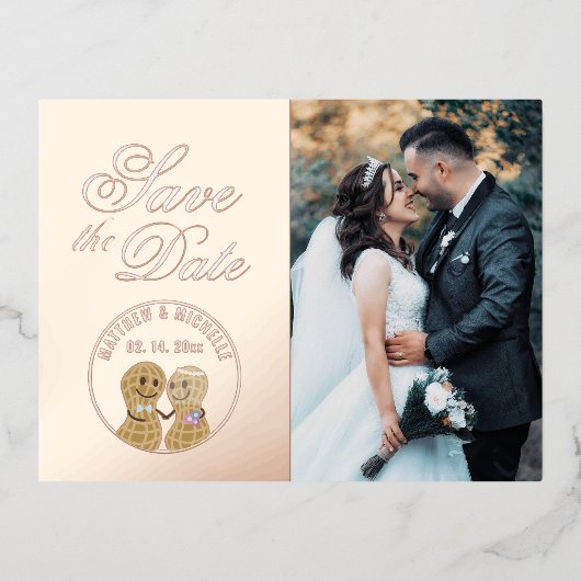 モダンな whimsical ウェディングピクチャー Save The Date 箔招待状ポストカード (正面)