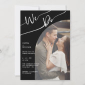 モダンなQRコード付きブラックフォトウェディング招待状 招待状 (正面)