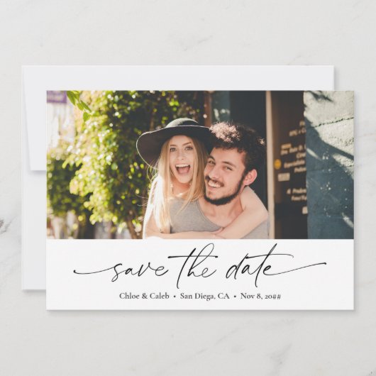 モダンなSave the Date カリグラフィー ウェディング フォト 招待状 (正面)