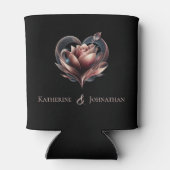 モダンの赤面結婚ピンク色のバラとハート 缶クーラー (裏面)