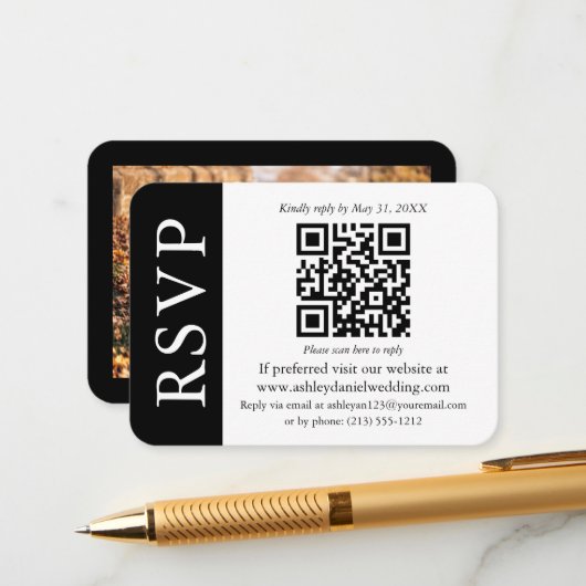 モダンのQR RSVP写真結婚白黒 エンクロージャーカード (正面/裏面インサイチュ)