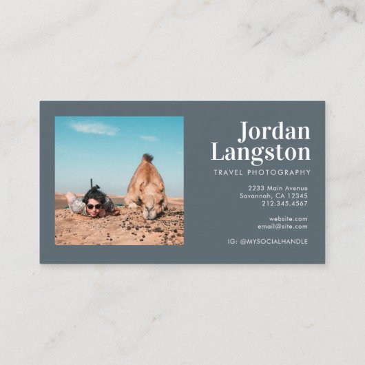 モダンはっきりしたカッコいいタイポグラフィ 名刺 (裏面)