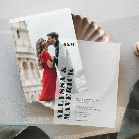 モダンはっきりしたシンプルタイポグラフィ結婚ズ ベラム紙招待状