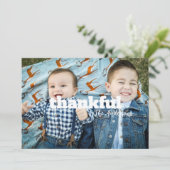 モダンはっきりしたシンプル文字感謝祭フォトカード シーズンカード (スタンド正面)