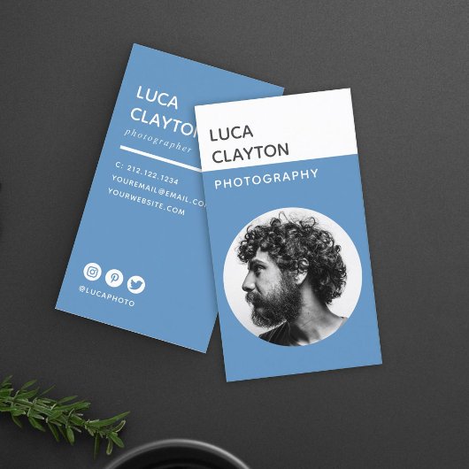 モダンはっきりしたスタイリッシュタイポグラフィ 名刺