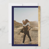 モダンはっきりしたストライプ金ゴールドブルー結婚の写真 招待状 (裏面)