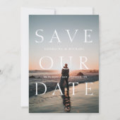 モダンはっきりしたタイポグラフィ写真の日付の保存 案内状 (正面)