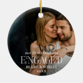 モダンはっきりしたタイポグラフィ写真エレガント 婚約した セラミックオーナメント (裏面)