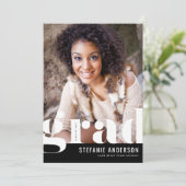 モダンはっきりしたタイポグラフィ黒写真卒業 案内状 (スタンド正面)