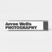 モダンはっきりしたタイポグラフィ デスクネームプレート (正面)