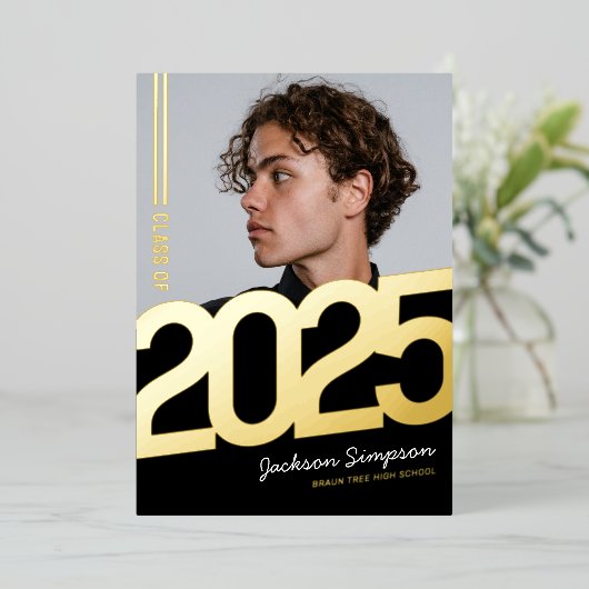 モダンはっきりしたタイポグラフィ 箔招待状 (立ち正面)