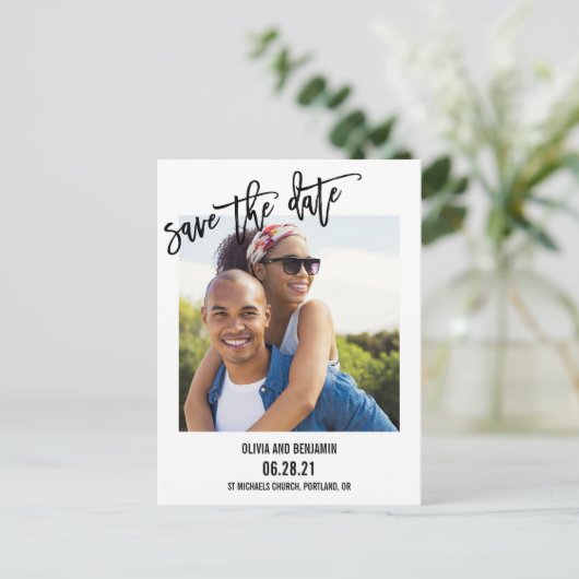 モダンはっきりしたタイポグラフィchic日付はがき保存 ポストカード (スタンド正面)