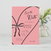 モダンはっきりしたハート弓フォトウェディング日付を保存 招待状 (スタンド正面)