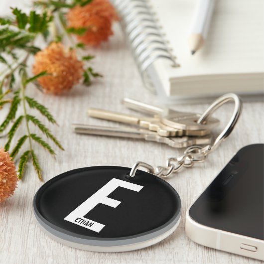 モダンはっきりしたパーソナライズされたモノグラム名 キーホルダー (正面右)