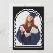 モダンはっきりした白黒波形アーチ写真卒業 招待状 (裏面)