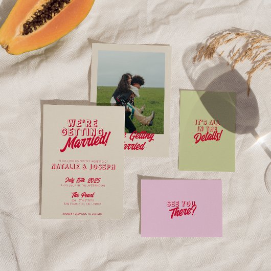 モダンはっきりした結婚カラフルファンキーユニークレトロ 招待状