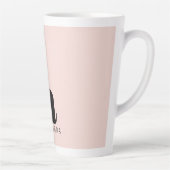 モダンはっきりした赤面ピンクモノグラム名 カフェラテマグ (右)