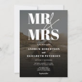 モダンはっきりしたMr.Mrsブラックフォト結婚ズ 招待状 (正面)