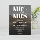 モダンはっきりしたMr.Mrsブラックフォト結婚ズ 招待状 (スタンド正面)