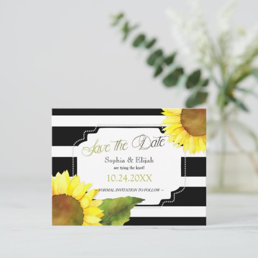 モダンひまわりストライプと結婚式日付を保存 案内ポストカード (スタンド正面)