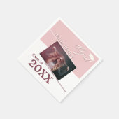 モダンほこりっぽいピンクの卒業写真卒業パーティー スタンダードカクテルナプキン (角)