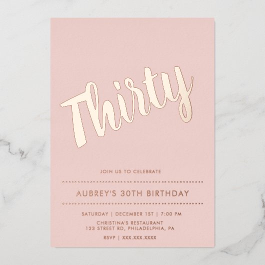 モダンほこりっぽいピンクローズ金ゴールド30歳の誕生日 箔招待状 (正面)