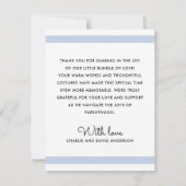 モダンほこりっぽい青い白い新生児バプテスマ写真 サンキューカード (裏面)