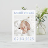 モダンほこりっぽい青新生児写真誕生 案内状 (スタンド正面)