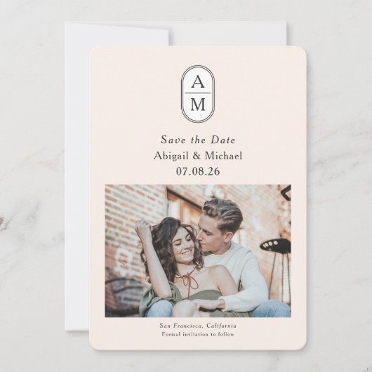 モダンアーチのカップルの写真とイニシャル セーブザデート (正面)