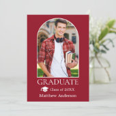 モダンアーチグラッドキャップ写真赤卒業 案内状 (スタンド正面)