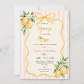 モダンイエローの女の子 私たちのメインスイート 1歳の誕生日 招待状 (正面)
