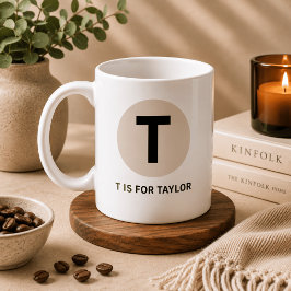 モダンイニシャルマグカップ - “T is for [名前]” デザイン コーヒーマグカップ
