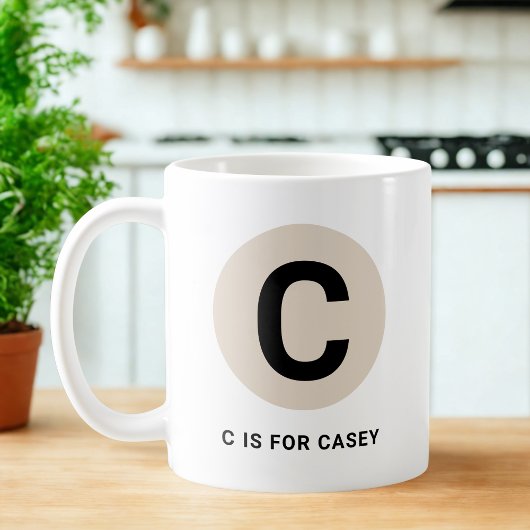 モダンイニシャルマグ – 「C is for [名前]」デザイン コーヒーマグカップ