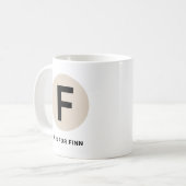 モダンイニシャルマグ – “F is for [名前]” デザイン コーヒーマグカップ (正面左)