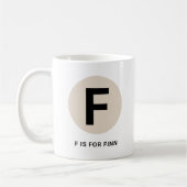 モダンイニシャルマグ – “F is for [名前]” デザイン コーヒーマグカップ (左)