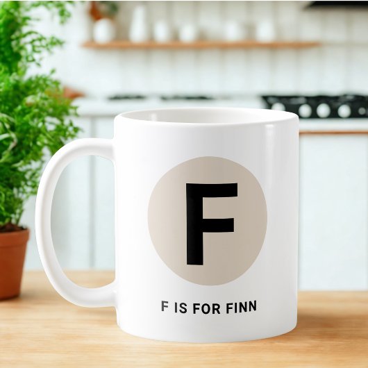 モダンイニシャルマグ – “F is for [名前]” デザイン コーヒーマグカップ