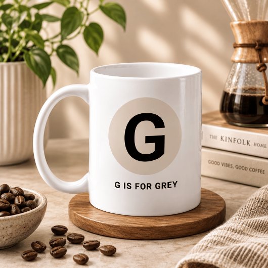 モダンイニシャルマグ – “G is for [名前]” デザイン コーヒーマグカップ