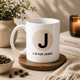 モダンイニシャルマグ – “J is for [名前]” デザイン コーヒーマグカップ
