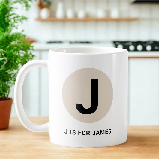 モダンイニシャルマグ – “J is for [名前]” デザイン コーヒーマグカップ