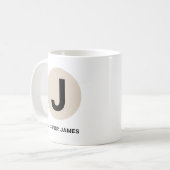 モダンイニシャルマグ – “J is for [名前]” デザイン コーヒーマグカップ (正面左)