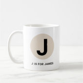 モダンイニシャルマグ – “J is for [名前]” デザイン コーヒーマグカップ (左)