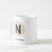 モダンイニシャルマグ – “N is for [名前]” デザイン コーヒーマグカップ (正面左)