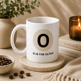モダンイニシャルマグ – “O is for [名前]” デザイン コーヒーマグカップ
