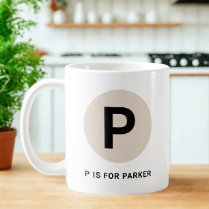 モダンイニシャルマグ – “Pは[名前]のP”デザイン コーヒーマグカップ
