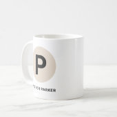 モダンイニシャルマグ – “Pは[名前]のP”デザイン コーヒーマグカップ (正面左)