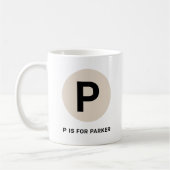 モダンイニシャルマグ – “Pは[名前]のP”デザイン コーヒーマグカップ (左)