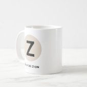 モダンイニシャルマグ – “Z is for [名前]” デザイン コーヒーマグカップ (正面左)