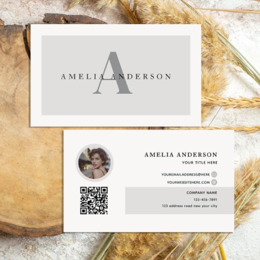 モダンイニシャル名グレーラウンドフォトQRコード 名刺
